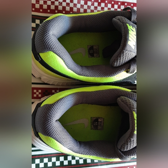 Nike Revolution Running Shoes - Picture 9 of 16